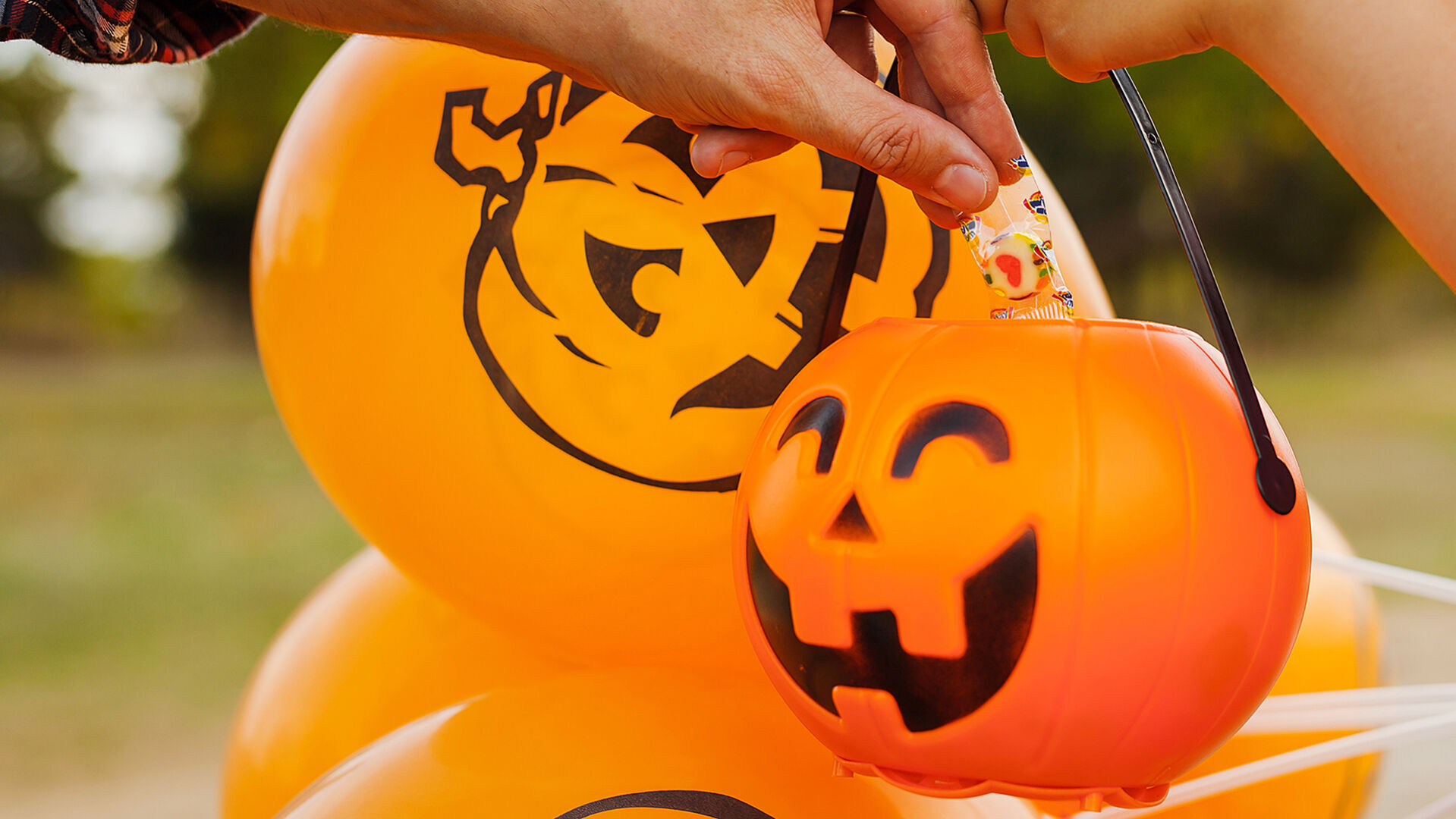 Should you let Halloween be a candy free-for-all? Maybe, experts say